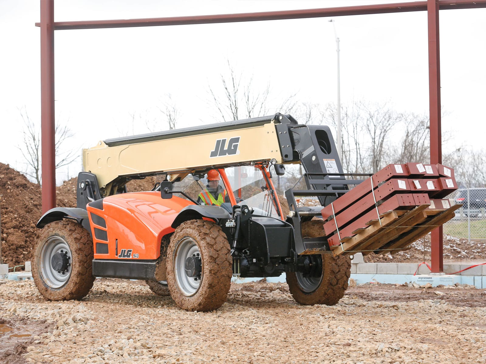 New JLG 943 at Briggs Equipment