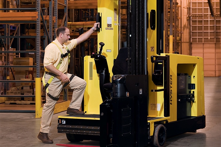 New Hyster V30-35ZMU at Briggs Equipment