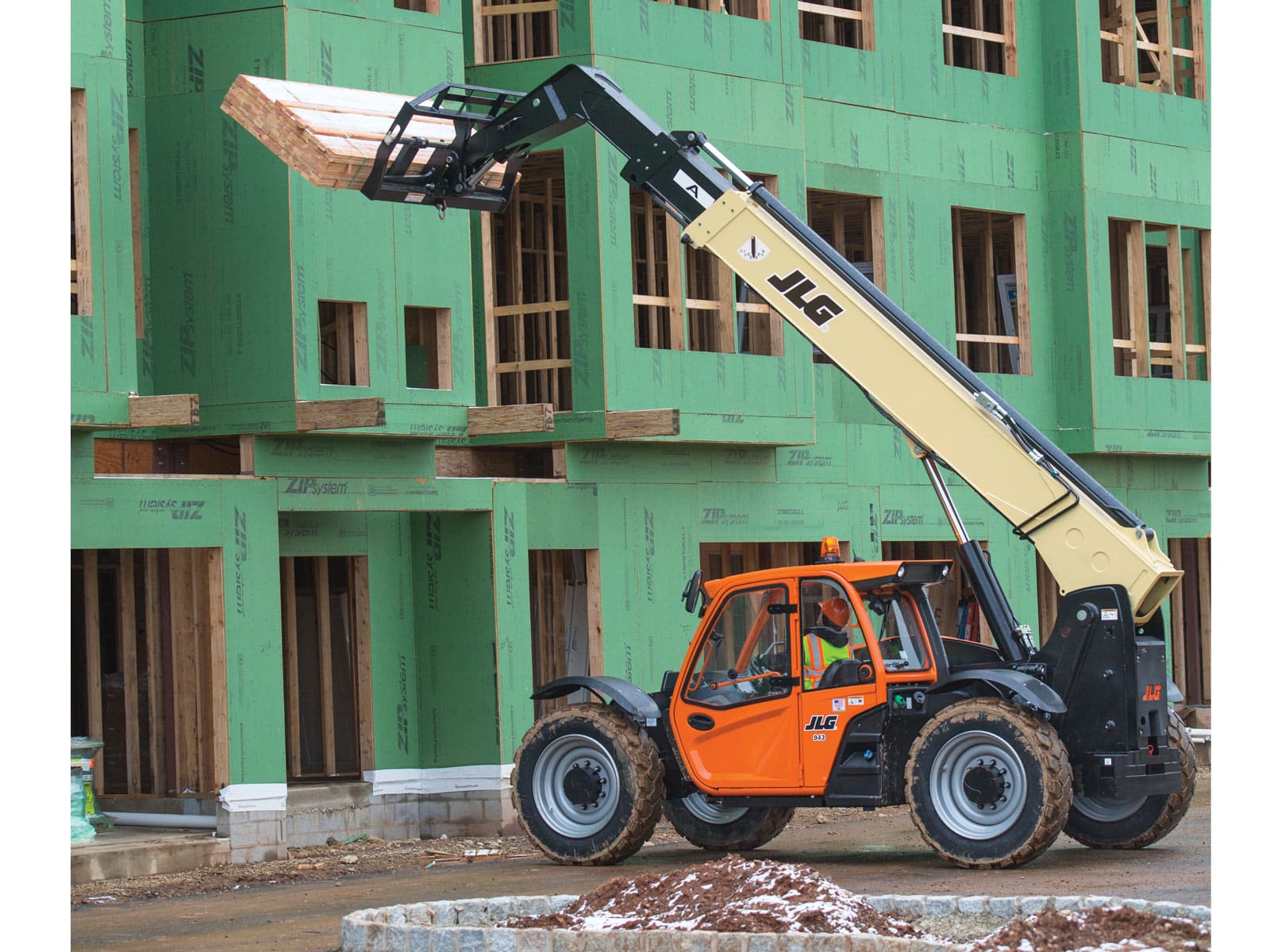 New JLG 943 at Briggs Equipment