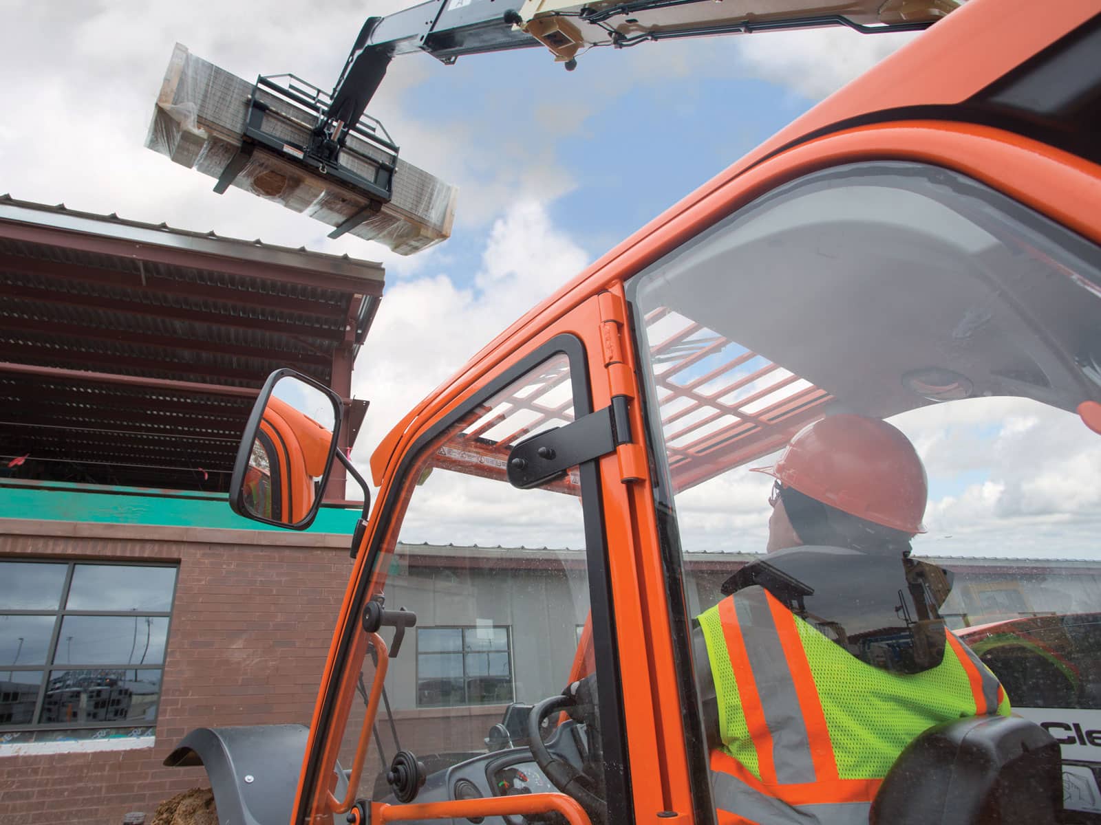 New JLG 943 at Briggs Equipment